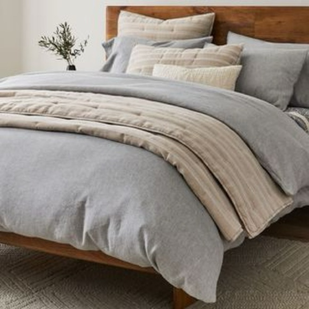 [SOLD] West Elm Organic Hemp & Cotton Duvet Cover - Queen / Full